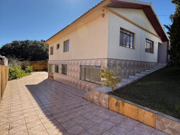 Casa de 220m² à Venda, 4 quartos - Ponta Grossa - Ref. 520195-4